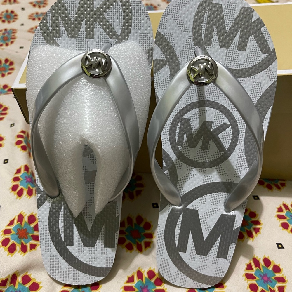 New Michael kors flip flop